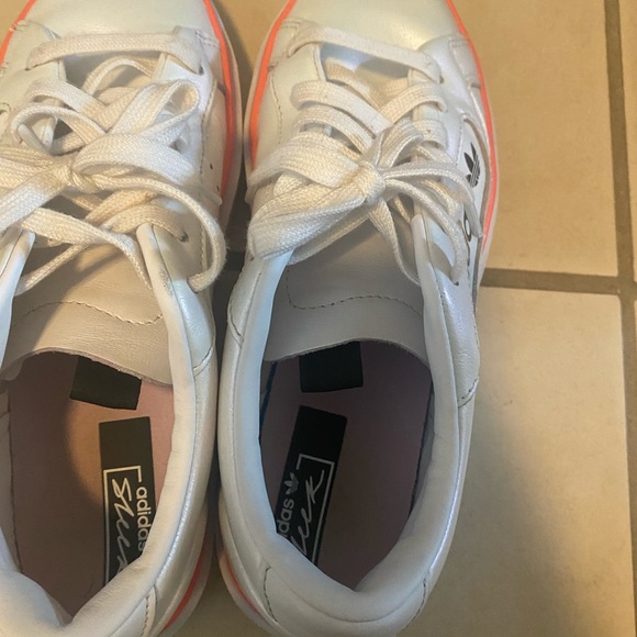 adidas Originals Sleek Super W White Black Signal Coral Women Casual Shoe EF4956 - Picture 4 of 7